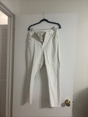 Women’s White High-Rise Jeans